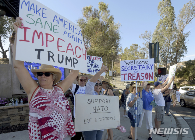 '트럼프 탄핵'을 외치는 미국 시위대.ⓒ뉴시스