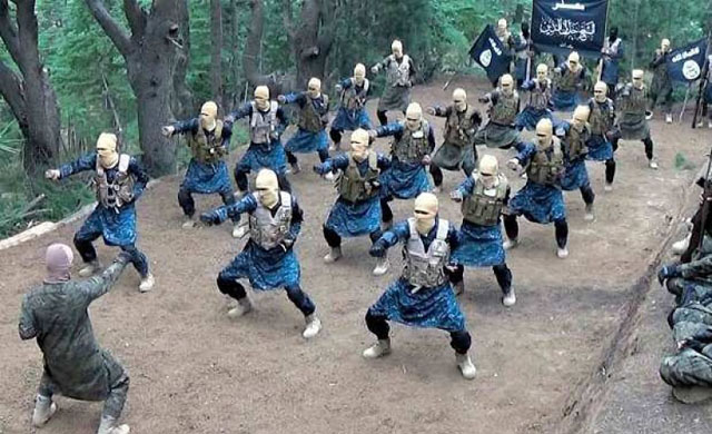 ▲ 한때 시리아와 이라크를 휩쓸었던 테러조직 ISIS의 태권도 훈련 모습. ⓒISIS의 선전 SNS 화면캡쳐.