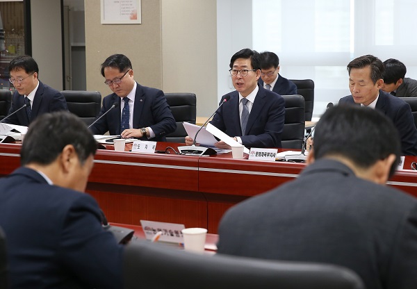 ▲ 양승조 충남도지사가 도청에서 실국원장 회의를 주재하고 있다.ⓒ충남도