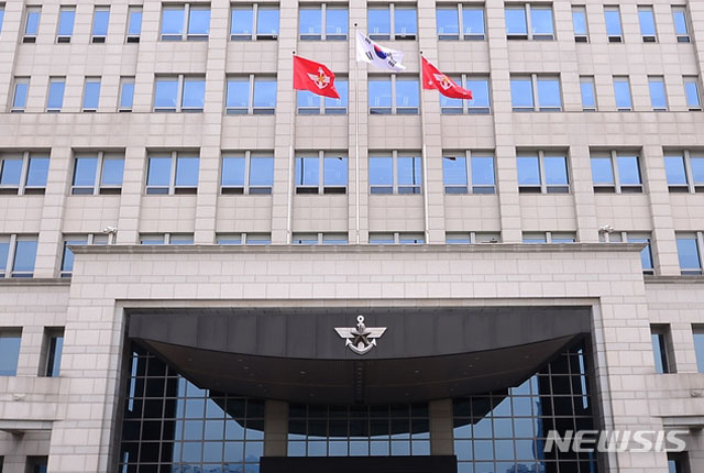 ▲ 현역 공군대령이 김앤장 법률사무소에 군사상 기밀을 누설한 혐의로 기소됐다고 전해철 더불어민주당 의원이 주장했다. 하지만 공소장 내용은 공금유용 혐의가 핵심이었다. 사진은 국방부 청사. ⓒ뉴시스. 무단전재 및 재배포 금지.