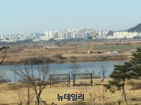 ▲ 세종시청 뒤편 금강변 전경.ⓒ김동식 기자