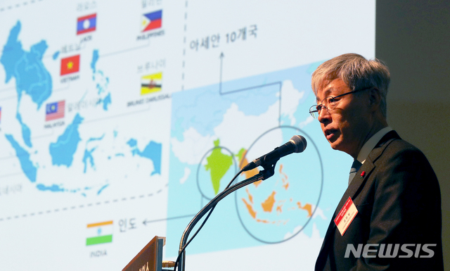 ▲ 김현철 청와대 경제보좌관(신남방정책 특별위원회 위원장)이 28일 오전 서울 중구 대한상공회의소에서 열린 대한상의 CEO 조찬간담회에서 연설을 하고 있다.ⓒ뉴시스