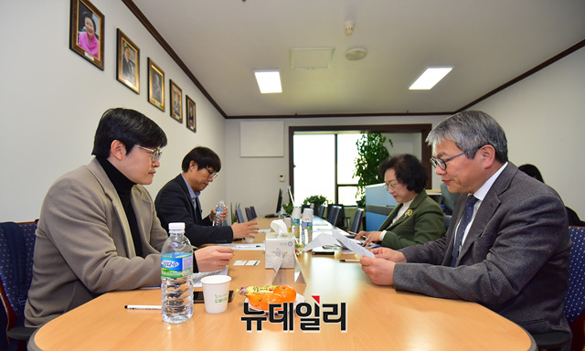 ▲ ▲한국선진화포럼 4차 좌담회 참석자들이 초저출산 문제를 두고 해결책 등을 논의하고 있다.ⓒ뉴데일리 정상윤 기자