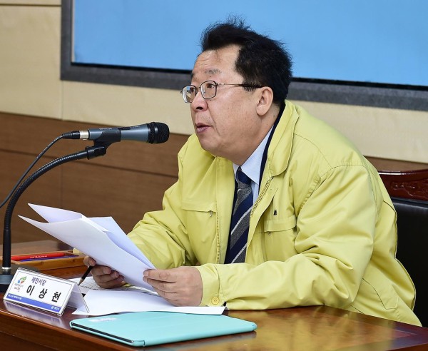 ▲ 이상천 제천시장이 31일 시청 에서 구제역 차단방역을 위한 대책회의를 갖고 있다.ⓒ제천시