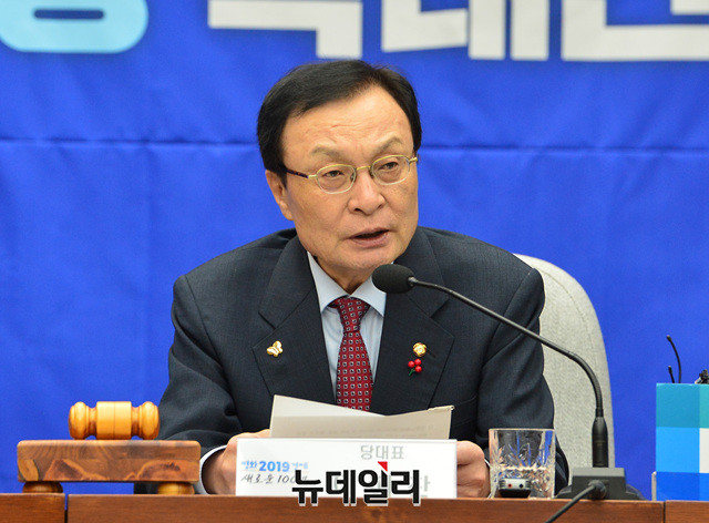 ▲ 이해찬 더불어민주당 대표가 30일 오전 국회에서 열린 확대간부회의에서 모두발언을 하고 있다. ⓒ박성원 기자