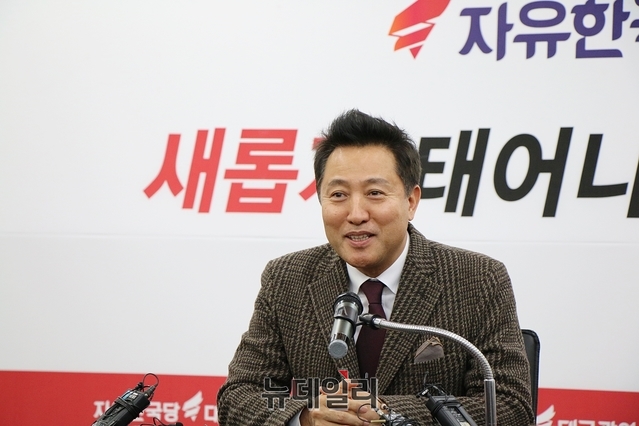 ▲ 2일 오후 한국당 대구시당에서 열린 기자회견에서 의견을 피력 중인 오세훈 전 서울시장. ⓒ뉴데일리 DB