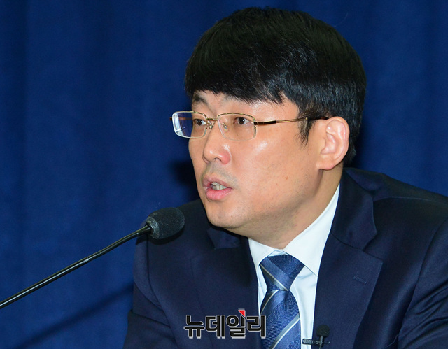 ▲ 도태우 법치와자유민주주의연대 대표가 8일 국회 의원회관에서 조원진 대한애국당 대표가 주최한 'JTBC 태블릿PC 특검의 필요성과 과제' 토론회에서 발언하고 있다. ⓒ박성원 기자