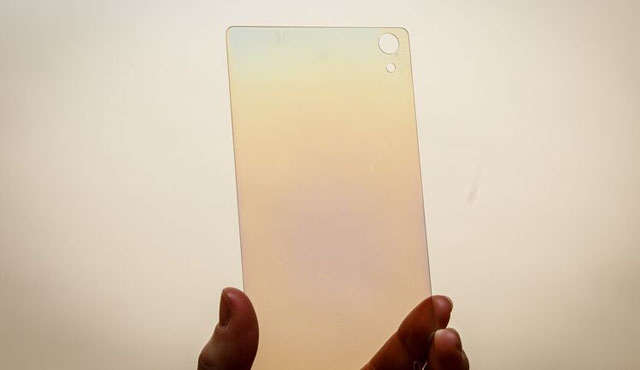 ▲ 스마트폰용으로 제작한 '미라지 다이아몬드 글래스'. ⓒ아칸 반도체 홍보 사진 캡쳐