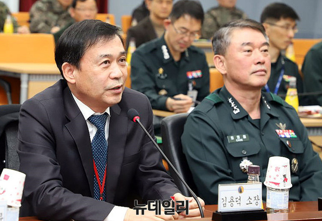 ▲ 김용덕 LANDSOC-K 연구소장이 육군교육사령부 - 특수 및 지상작전연구회,  미래 전장 대비 연구 및 발전 협력에 관한 설명을 하고 있다. ⓒ육군교육사령부 제공