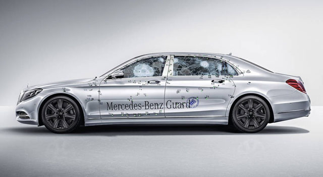 ▲ 벤츠가 자체적으로 제작하는 마이바흐 S600 가드 차량의 방탄 시험 뒤 모습. 겉모양과 달리 승객들은 안전하다. ⓒ메르세데스 벤츠 홍보사진.