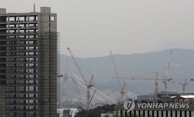 ▲ 자료사진. 세종시에 건설 중인 건축물과 공사장의 타워크레인들. ⓒ연합뉴스