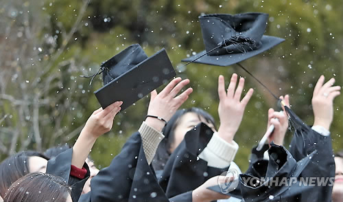 ▲ 전국 일반대 여자대학교 6개교의 2018학년도 전기 학위수여자 가운데 30여명은 남성으로, 이들은 석·박사 학위 취득을 앞두고 있다. ⓒ연합뉴스