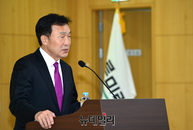 ▲ 손학규 바른미래당 대표가 11일 국회 의원회관에서 '대한민국 새판짜기 : 바른미래당의 역할과 진로'를 주제로 열린 토론회에 참석해 발언하고 있다. ⓒ박성원 기자