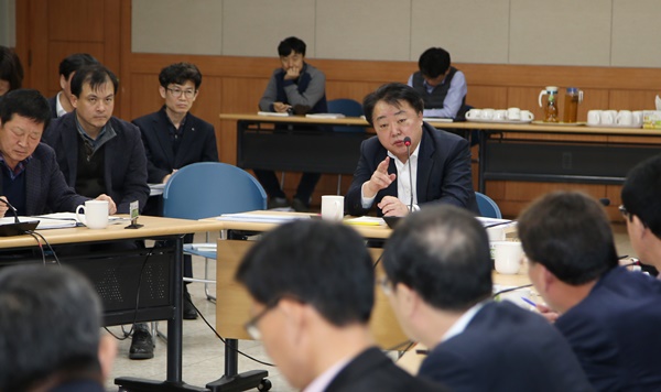 ▲ 충북 청주시가 14일 한범덕 청주시장 주재로 2차 국비확보 사업 발굴 보고회를 열었다.ⓒ청주시