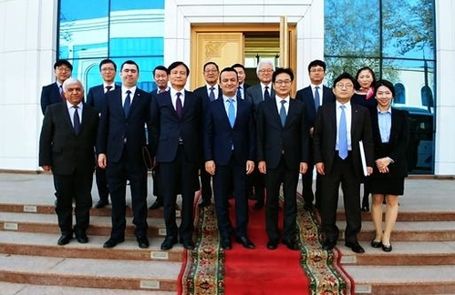 ▲ 한국제약산업대표단이 지난달 우즈베키스탄을 방문해 한국 제약기업에 대한 전폭적인 지원을 약속받았다. ⓒ한국제약바이오협회