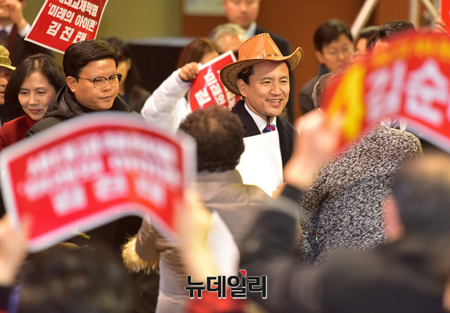 ▲ 14일 대전 한밭체육관에서 진행된 자유한국당 전당대회 충청호남권 합동연설회에 참석한 김진태 후보. ⓒ정상윤 기자