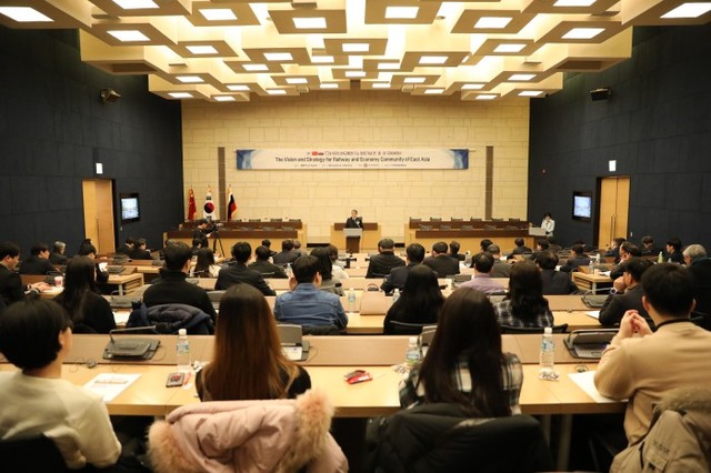 ▲ 14일 서울 대한상공회의소에서 열린 유라시아교통연구소 국제세미나 모습.ⓒ교통대