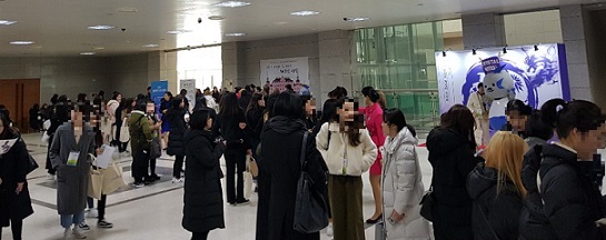 ▲ 지난 13일 서울 강북구 성신여자대학교에서 열린 '2019학년도 신입생 오리엔테이션'에서 예비 19학번들이 학교 곳곳을 살펴보고 있다. ⓒ류용환 기자