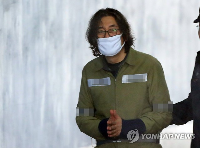 ▲ 15일 선고공판장에 나서는 이호진 전 태광그룹 회장 ⓒ 연합뉴스