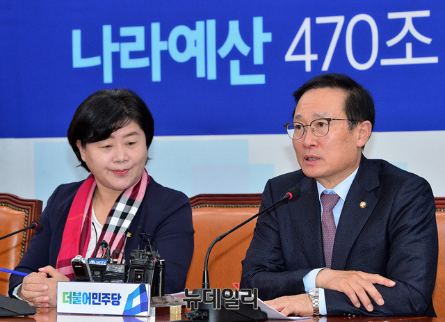 ▲ 더불어민주당 홍영표 원내대표와 서영교 의원. 공준표 기자