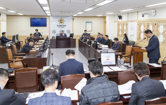 ▲ 경북도의회 독도수호특별위원회는 20일 일본의 빈번한 독도도발에 따른 집행부 대책을 추궁하고 발전방안 모색에 나섰다.ⓒ경북도의회