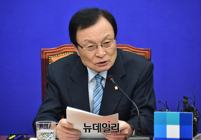 ▲ 이해찬 더불어민주당 대표가 19일 오전 국회 당대표실에서 열린 기자간담회에서 모두발언을 하고 있다. 이종현 기자