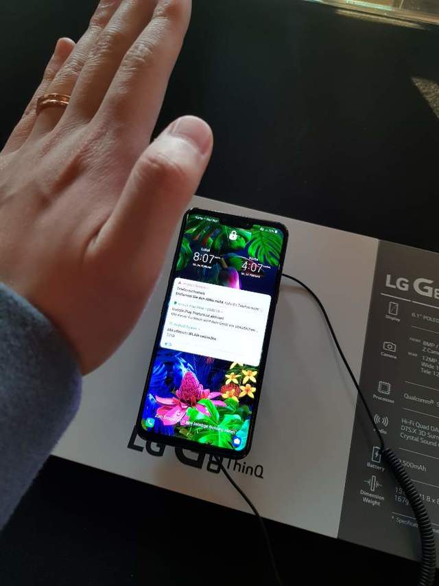 ▲ 정맥 인식기능으로 'LG G8'의 잠금 화면이 해제되는 모습ⓒ전상현 기자