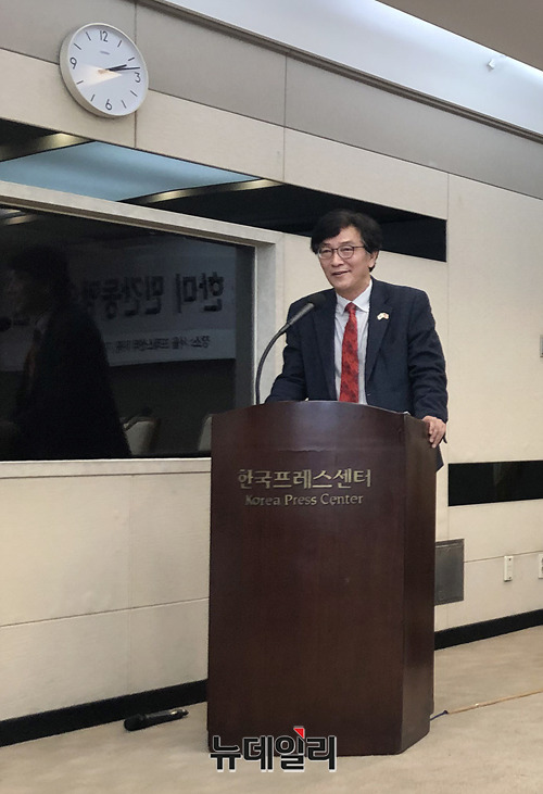 ▲ 26일 오후 서울 중구 프레스센터에서 조성환 경기대 정치전문대학원 교수가 '3·1운동을 보는 새로운 관점'을 주제로 발표하고 있다.ⓒ김현지 기자