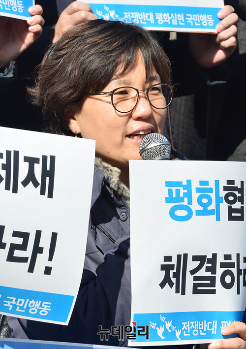 ▲ 26일 세종문화회관 기자회견 발언 중인 엄미경 민주노총 부위원장 ⓒ박상원 기자