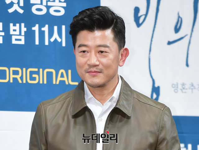 ▲ 배우 박상민이 26일 오후 서울 강남구 임피리얼팰리스 호텔에서 열린 OCN 드라마 '빙의' 제작발표회에서 포토타임을 갖고 있다. ⓒ정상윤 기자