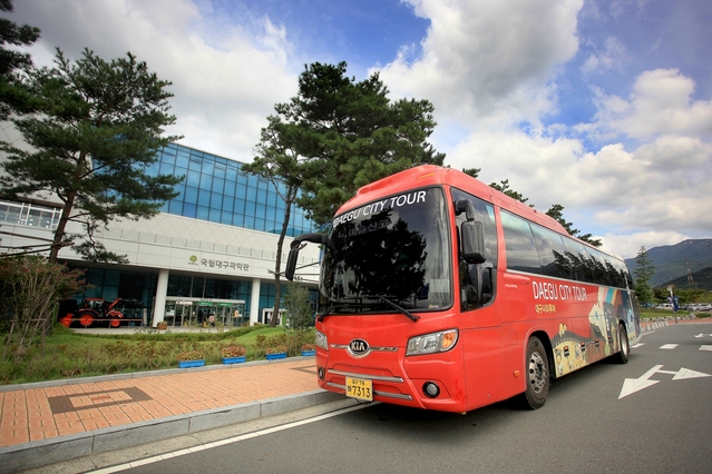▲ 대구시(시장 권영진)가 지난해 9월부터 전면 개편작업에 착수한 대구시티투어가 이용요금을 5천원에서 1만원으로 인상하고 3월 1일부터 본격적으로 개편된 시스템 운영에 들어간다.ⓒ한국관광공사