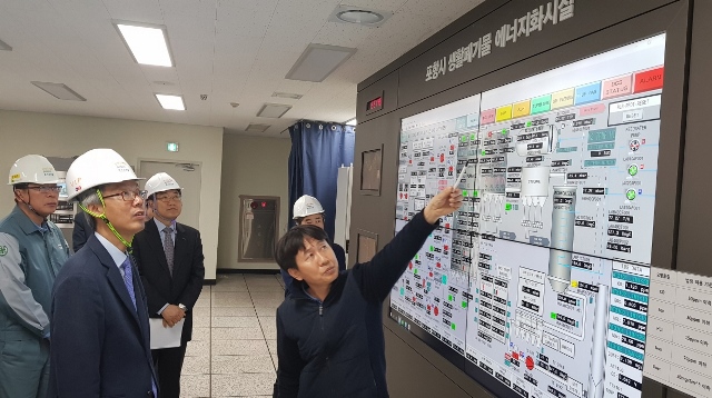 ▲ 송경창 포항시 부시장이 생활폐기물 에너지화시설을 점검하고 철저한 운영을 당부했다.ⓒ포항시