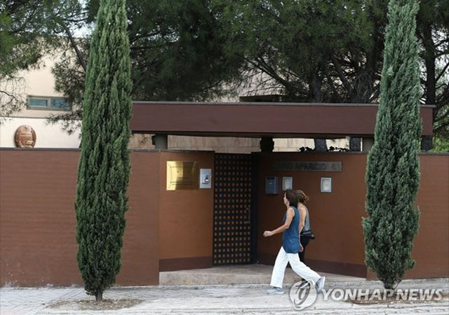 ▲ 스페인 마드리드에 있는 북한대사관. 2017년 9월 대사가 추방된 뒤 상무관만 주재하는 것으로 알려졌다. ⓒ연합뉴스 EPA. 무단전재 및 재배포 금지.