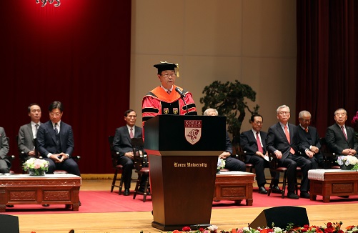 ▲ 28일 서울 성북구 고려대학교에서 열린 '제20대 고려대 총장 취임식'에서 정진택 신임 총장이 취임사를 하고 있다. ⓒ고려대