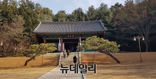 ▲ 3·1운동 100주년·임시정부수립 100주년을 하루 앞둔 28일 충남 천안시 동남구 병천면 유관순기념관의 유관순 열사의 추모각이다. 추모각에는 유관순 열사의 영정이 모셔져 있다.ⓒ뉴데일리 충청본부 D/B