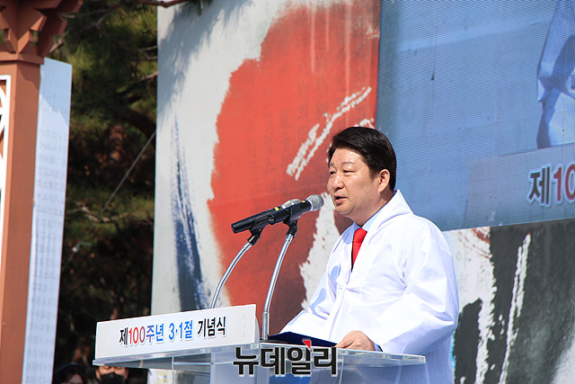 ▲ 권영진 대구시장이 1일 오전 국채보상운동기념공원에서 3.1운동 100주년 기념사를 하고 있다.ⓒ뉴데일리