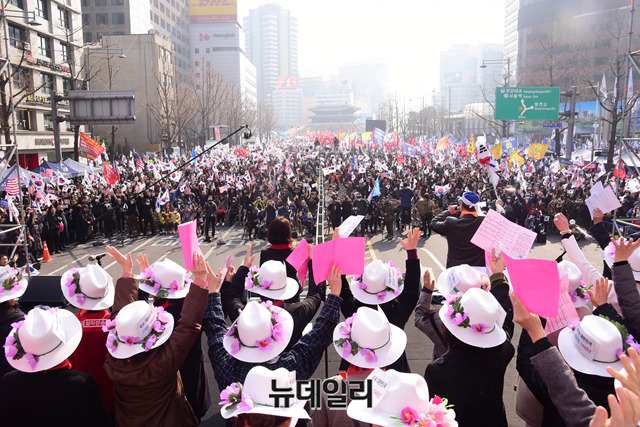 ▲ 3.1운동 100주년을 기념행사에 참석한 시민들. 박성원 기자