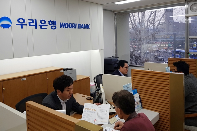 ▲ 우리은행이 예비창업자와 경영 애로를 겪고 있는 자영업자를 대상으로 각종 컨설팅 서비스를 제공하는 ‘우리 소상공인 창업지원센터’를 운영한다. ⓒ우리은행