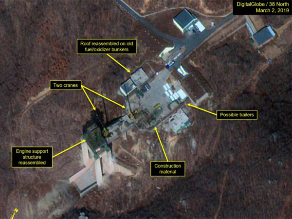 ▲ 北동창리 미사일 시험장의 로켓엔진 시험대 주변. ⓒ美38노스 화면캡쳐.