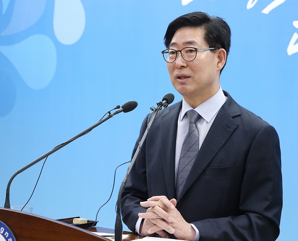 ▲ 양승조 충남지사가 6일 도청 브리핑룸에서 기자회견을 갖고 있다.ⓒ충남도
