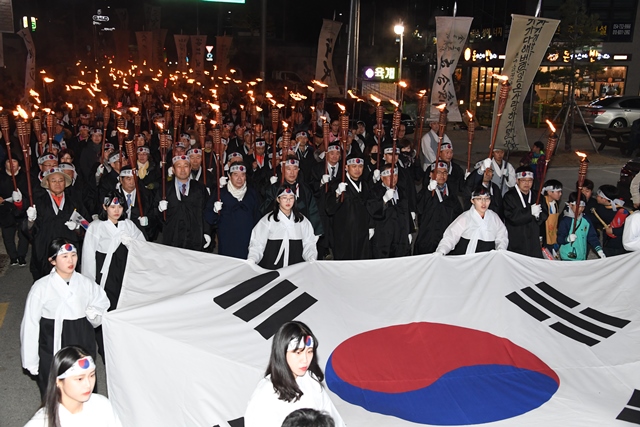 ▲ 지난해 '영해3.18독립만세 문화제'의 독립만세 시위 재현 장면.ⓒ영덕군