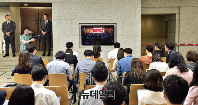 ▲ 정기 주주총회 시즌이 다가오면서 국내 유통업계를 이끄는 대기업 3인방이 올해 주총에서 어떤 이슈들을 다룰지 관심이 모이고 있다. 
ⓒ뉴데일리DB