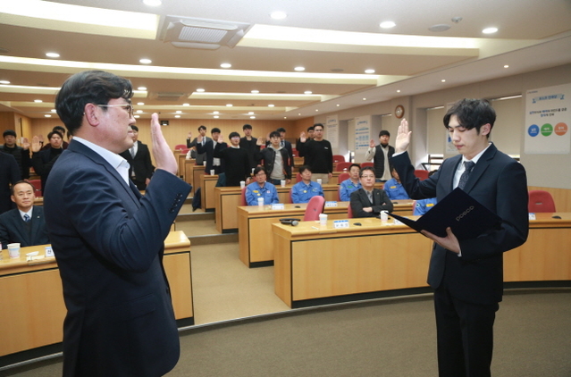 ▲ 지난 7일 포항 인재창조원에서 '협력사 취업희망 교육' 입과식을 갖고 25명의 청년구직자를 대상으로 본격적인 교육에 들어갔다.ⓒ포스코