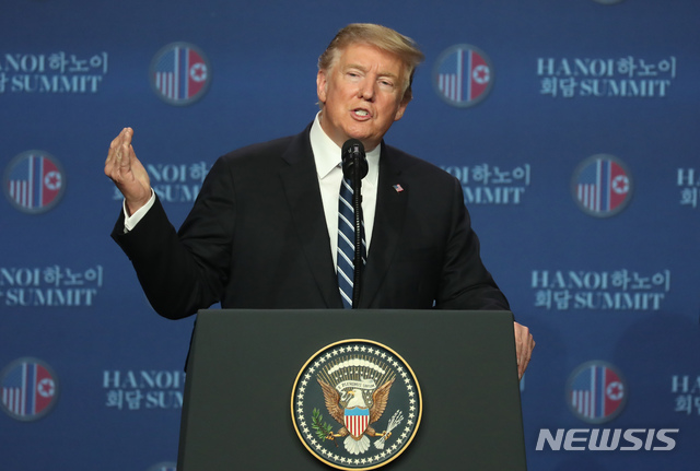 ▲ 지난달 하노이 정상회담 결렬 후 기자회견을 하는 트럼프 미국 대통령ⓒ뉴시스. 무단 전재 및 재배포 금지.