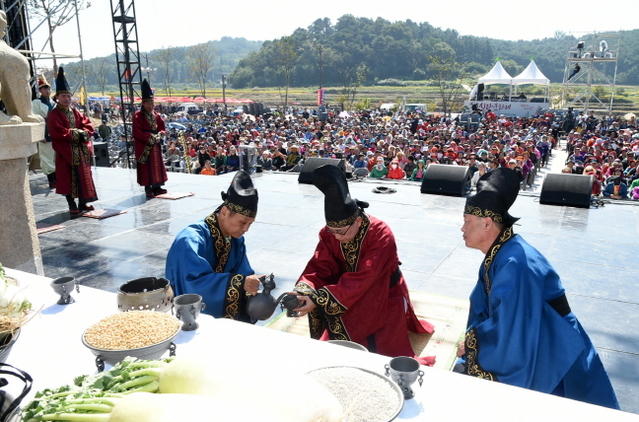 ▲ 지난해 신라문화제의 초헌 모습.ⓒ경주시
