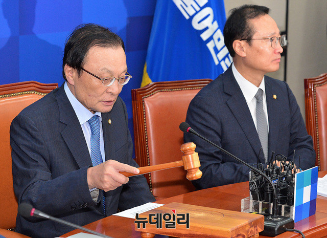 ▲ 더불어민주당 이해찬 대표와 홍영표 원내대표. 공준표 기자