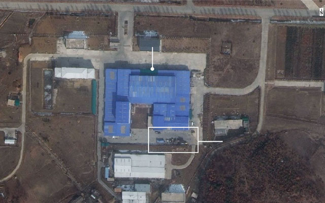 ▲ 평양 산음동 미사일 시설의 조립공장 추정 건물. 이곳에서 뭔가가 조립돼 이동했다. ⓒ美공영방송 NPR 관련보도 화면캡쳐.