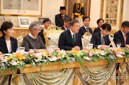 ▲ 한·브루나이 정상회담에서 발언하는 문 대통령. ⓒ연합뉴스