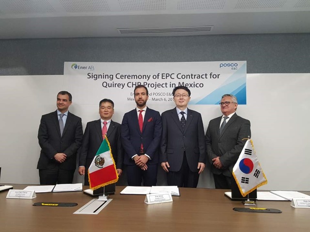 ▲ 포스코건설, 에너르에이비 관계자들이 계약식에서 기념촬영을 하고 있다. ⓒ포스코건설