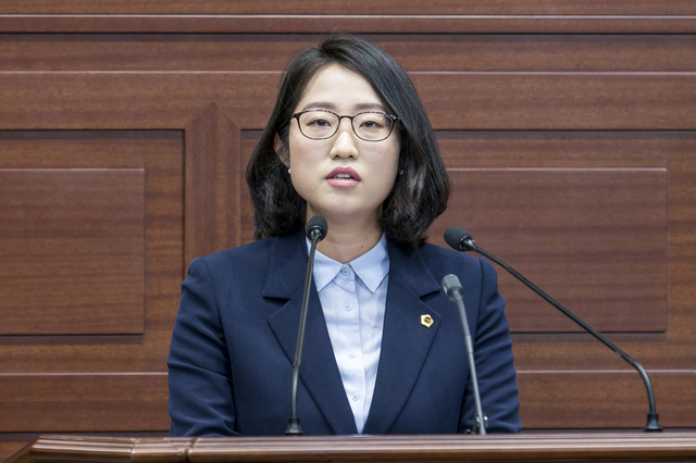 ▲ 박채아 도의원이 12일 본회의에서 도정질문을 펼치고 있다.ⓒ경북도의회